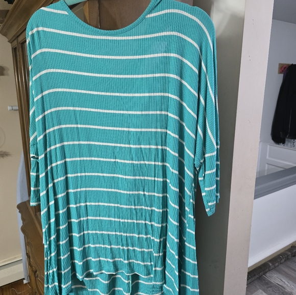 Top - Picture 2 of 3